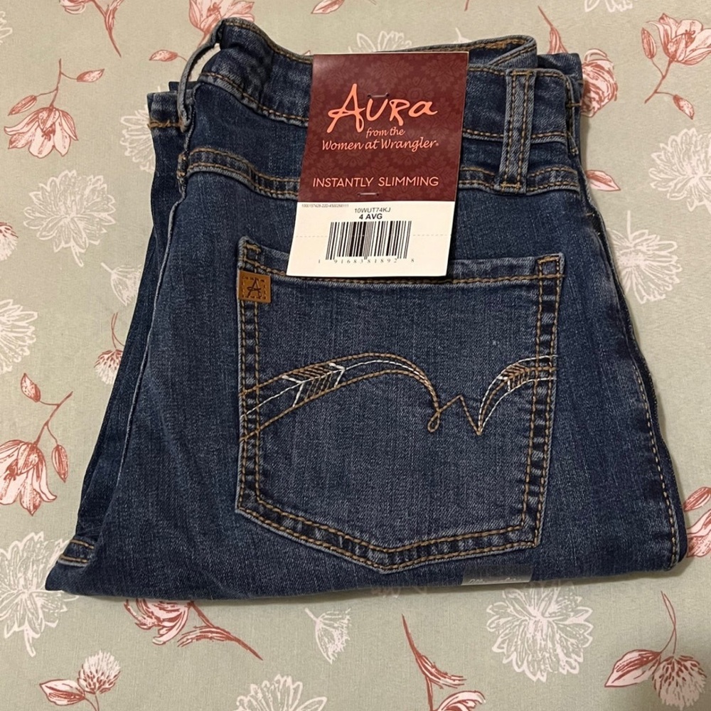 NWT Wrangler Aura